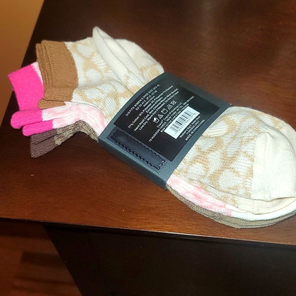 🎠 COACH 3 PACK ANKLE SOCKS 🎠 - Picture 2 of 4